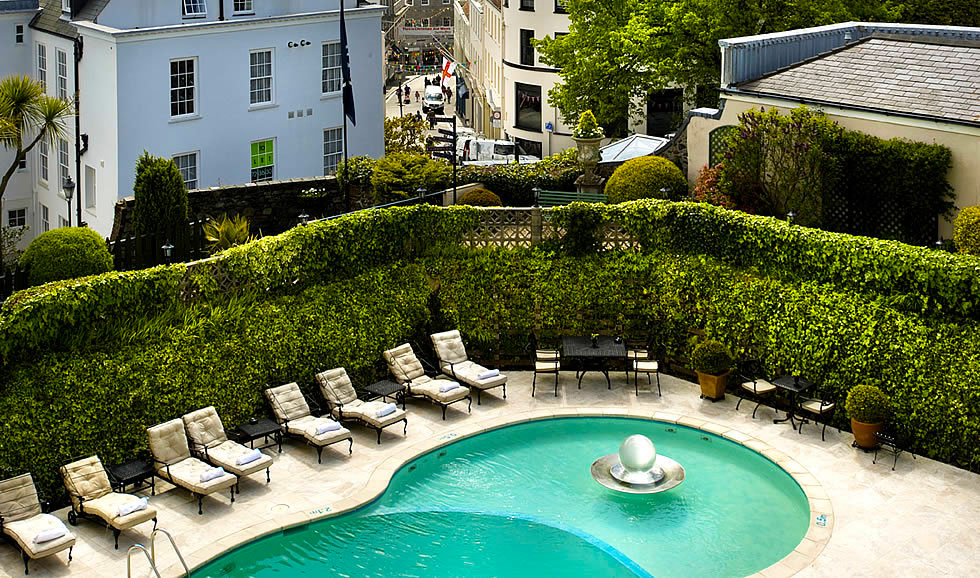 Red Carnation Hotel Fountain