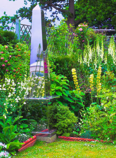 Obelisk-in-garden