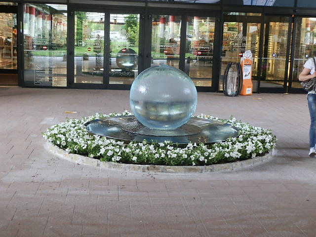 Aqualens in Italian Shopping Mall
