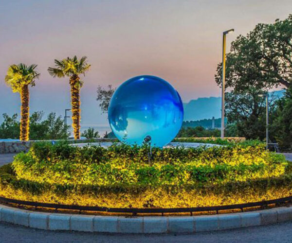 blue-aqualens-sphere-fountain-resort