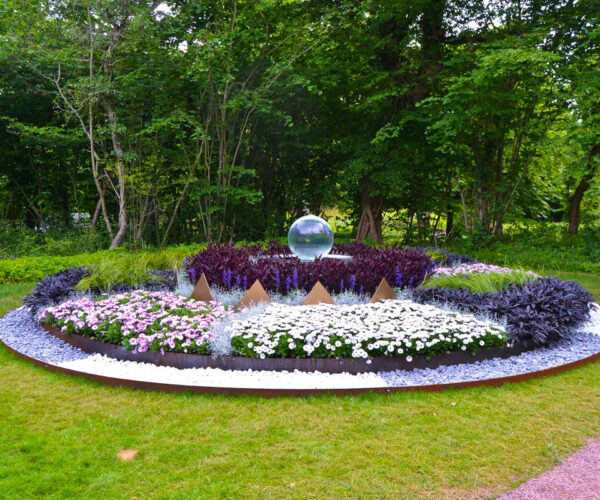 sphere-founain-in-swedish-garden